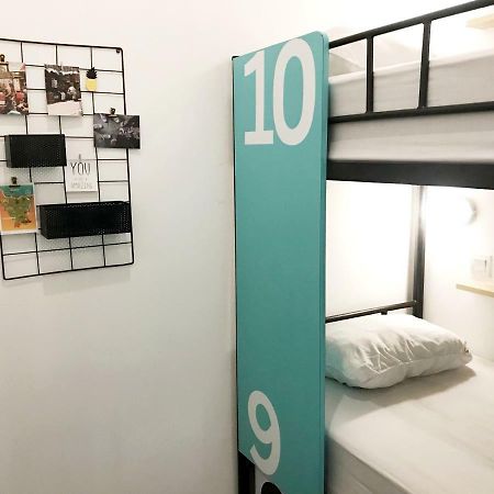 Teduh Hostel Kota Tua Giacarta Esterno foto