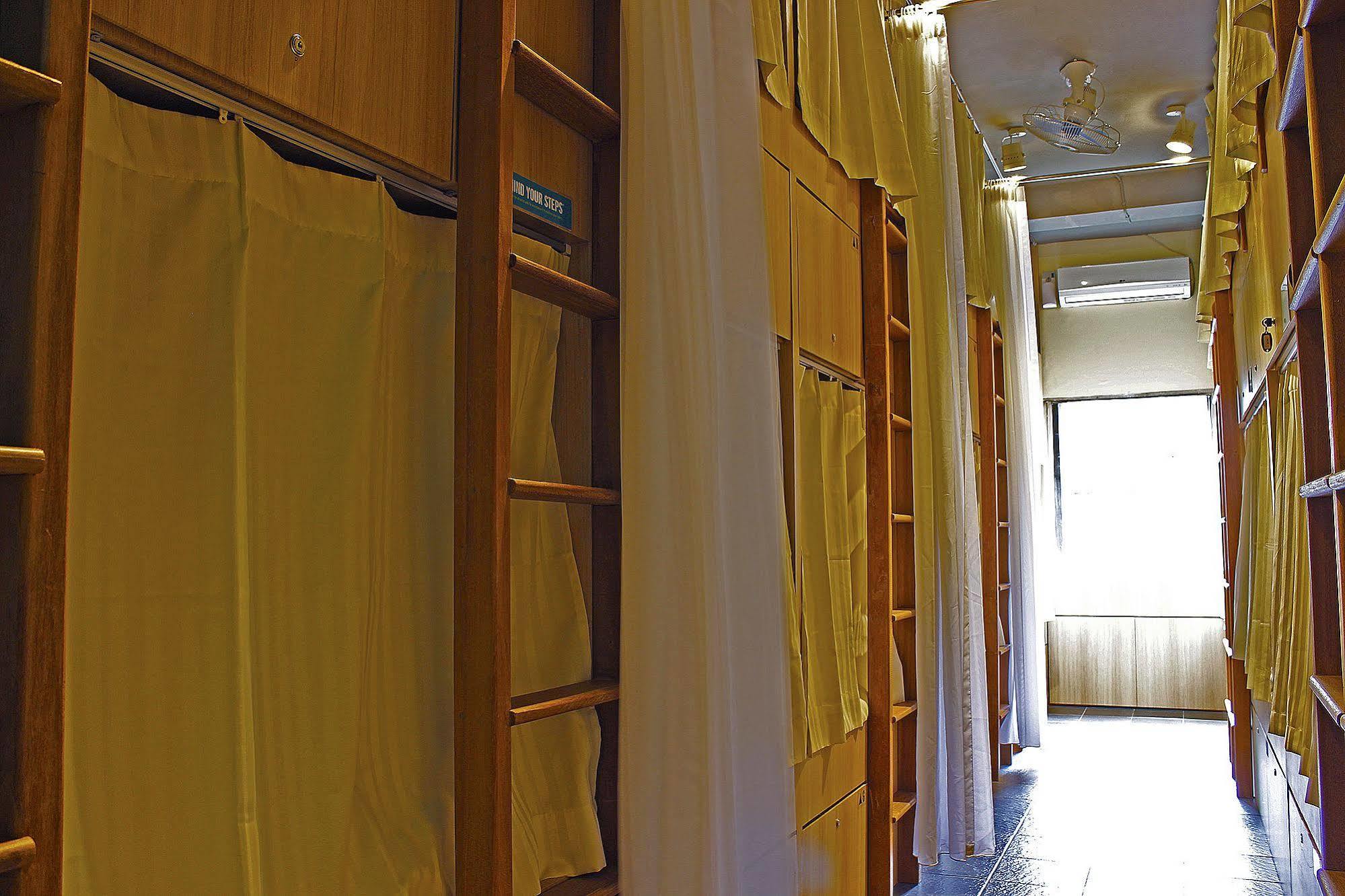Teduh Hostel Kota Tua Giacarta Esterno foto