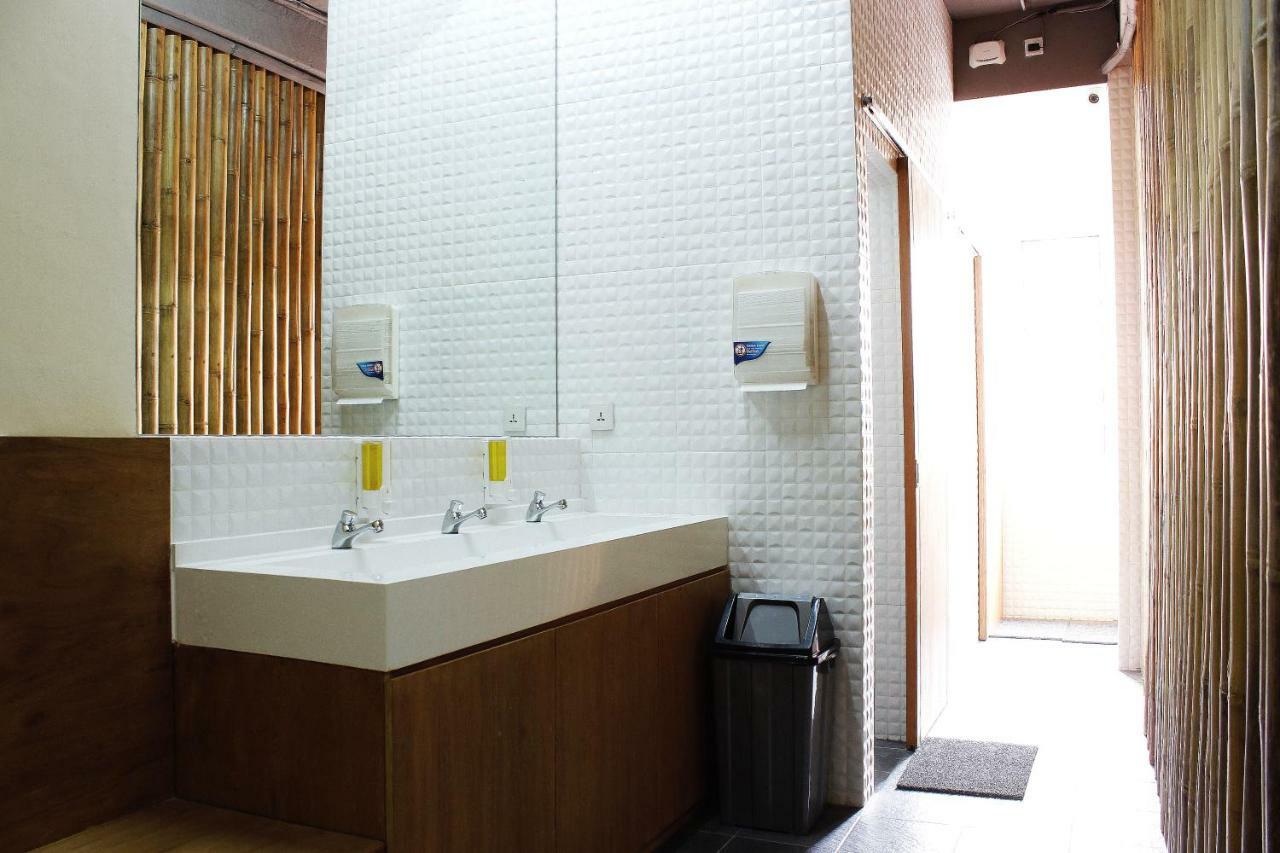 Teduh Hostel Kota Tua Giacarta Esterno foto