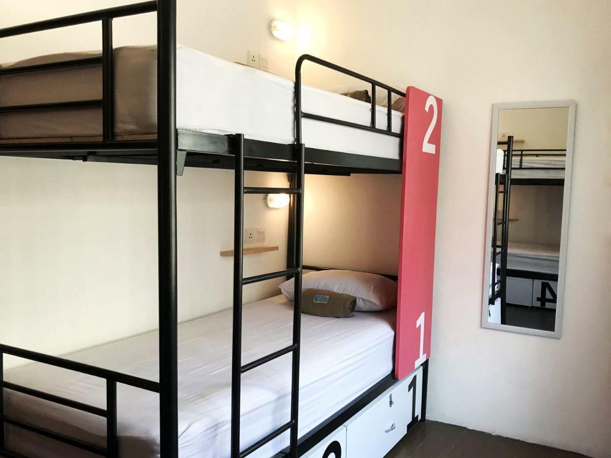 Teduh Hostel Kota Tua Giacarta Letti da ostello foto